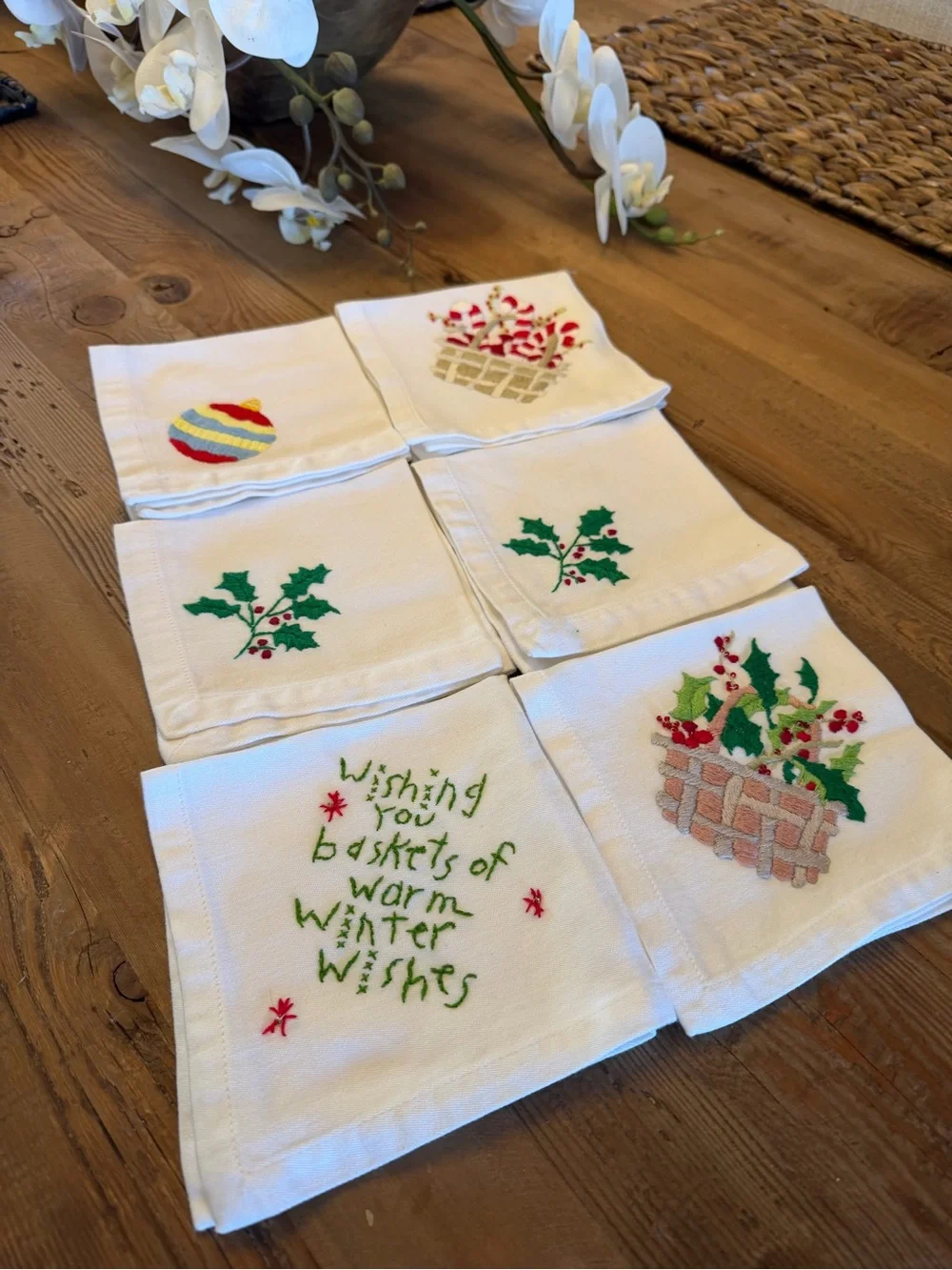 Williams-Sonoma White Embroidered Cotton Cocktail Napkins Christmas Holidays (6)